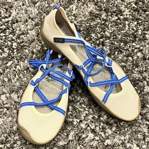 Womens J-41 Athletic Shoes NWOT